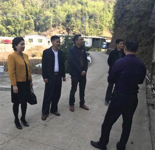 紫金县委常委统战部长刘向红率队到瓦溪镇调研指导民营经济和瓦溪商会