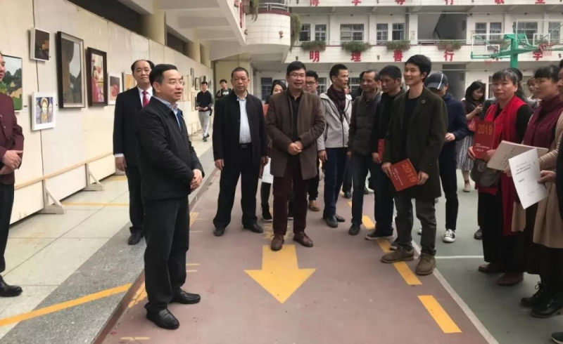 龙川县长杨利华看望慰问坚守岗位一线的他们