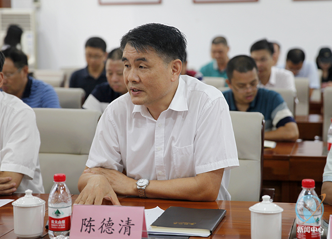 首页 河源市领导莅临我校开展教师节慰问会上,陈德清校长首先感谢
