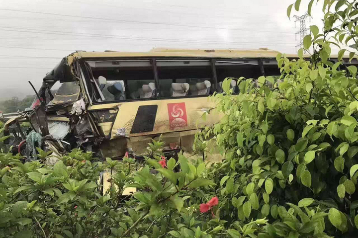 粤赣高速发生一起3人当场死亡较大交通事故